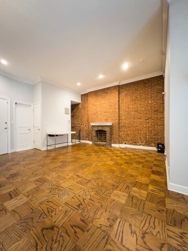 316 W 83rd St in New York, NY - Building Photo - Building Photo