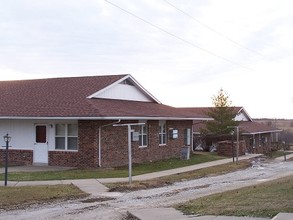 12469 Saint Mary's Ave in New Cambria, MO - Foto de edificio - Building Photo