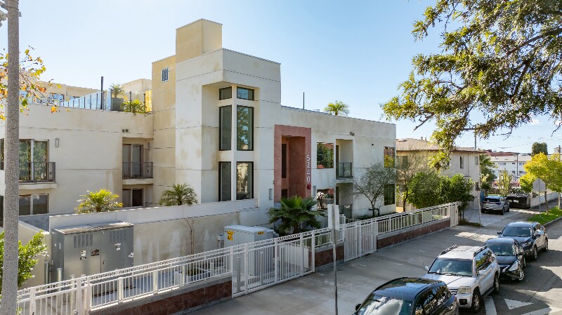 5240 Virginia Ave-Unit -121 in Los Angeles, CA - Building Photo