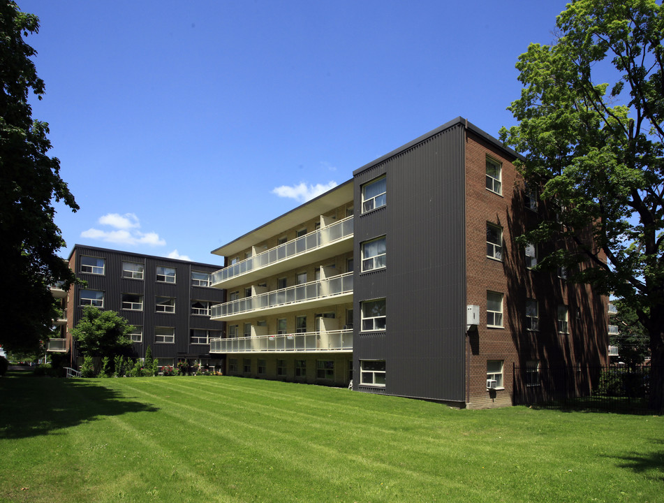 Maplebank Court in Toronto, ON - Building Photo