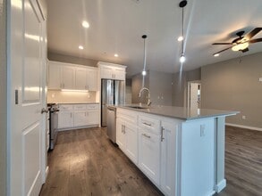 1353 Molly Ave in Woodland, CA - Building Photo - Building Photo