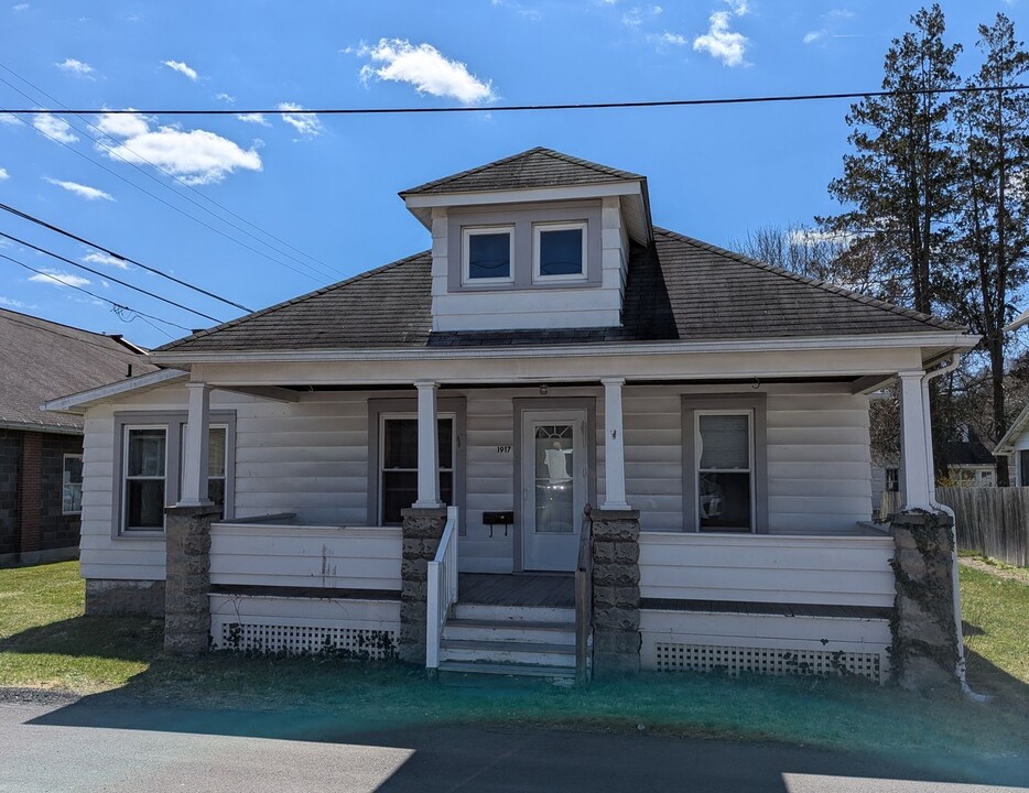 1917 Short St in Williamsport, PA - Building Photo