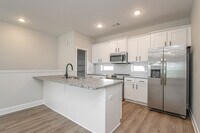 1220 W 4th St, Unit B