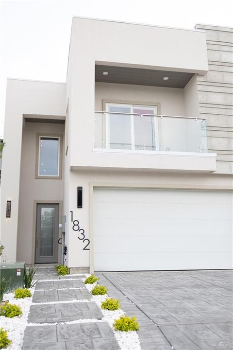 1832 Sunset Dr in Mission, TX - Building Photo