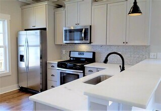 209 Springwood Way, Unit 1 in Southern Pines, NC - Foto de edificio - Building Photo