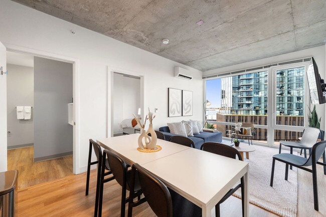 853 W Blackhawk St, Unit SI FL6-ID1466135P in Chicago, IL - Foto de edificio - Building Photo