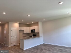 8 ELEANOR Ln in Mount Holly, NJ - Building Photo - Building Photo