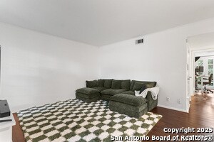 8702 Village Dr in San Antonio, TX - Building Photo - Building Photo