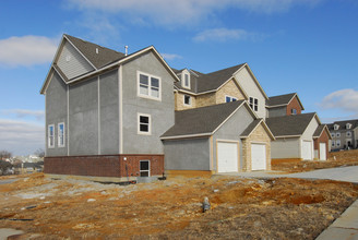 Stone Creek Village in Olathe, KS - Building Photo - Building Photo