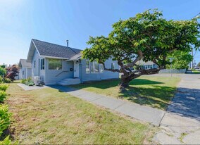 3314 Sherman Ave in North Bend, OR - Building Photo