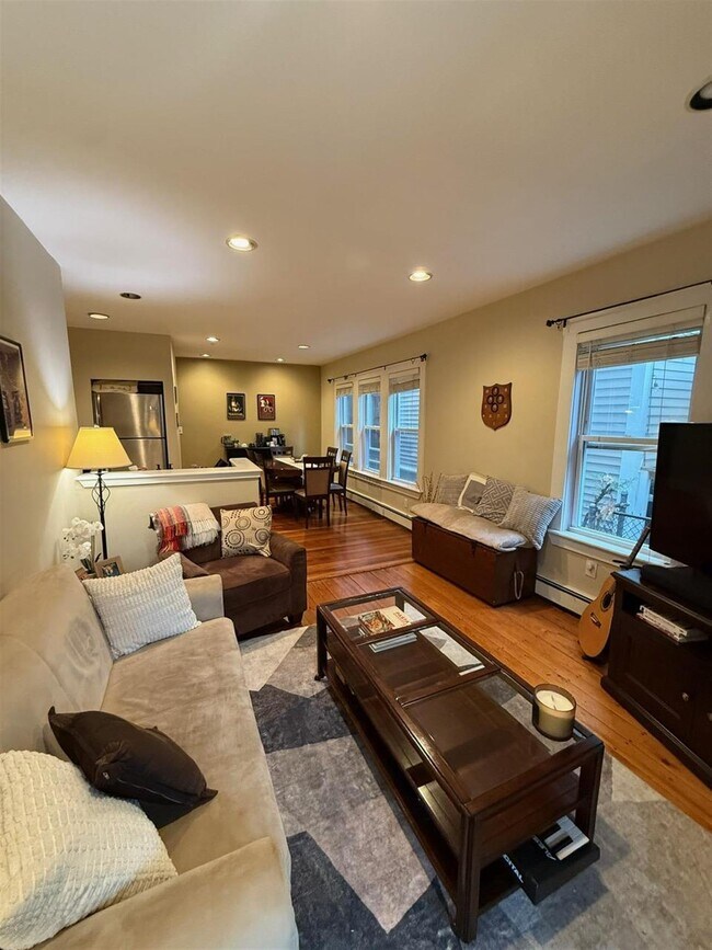 33 Regent St, Unit 1 in Cambridge, MA - Building Photo - Building Photo