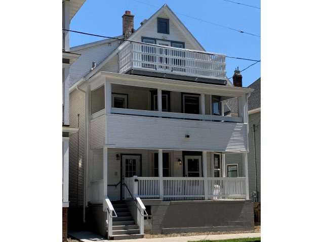 749 E Johnson