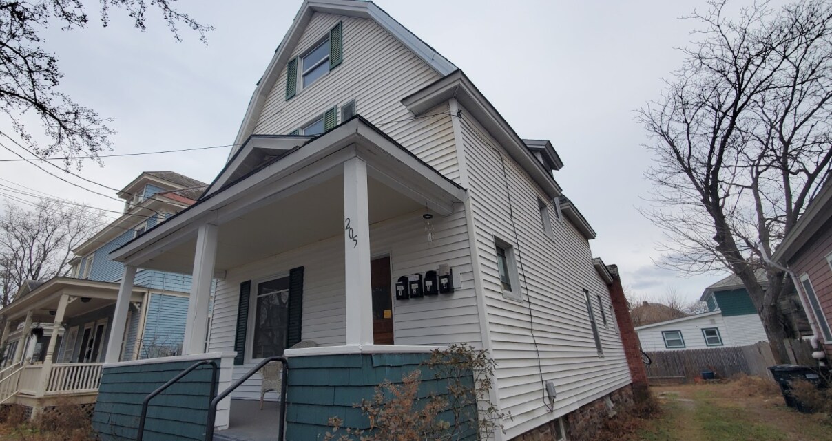 205 N Willard St in Burlington, VT - Building Photo