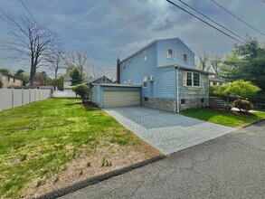 16 Burlington St in Norwood, NJ - Building Photo - Building Photo