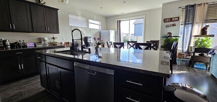 17710 Mill Valley Rd, Unit Room #3 in Granite Falls, WA - Foto de edificio - Building Photo