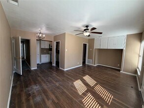 2829 Falls Dr in Dallas, TX - Building Photo - Building Photo