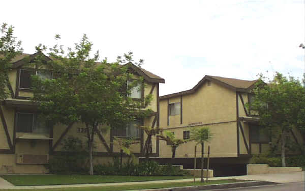 133-139 Carr Dr in Glendale, CA - Building Photo