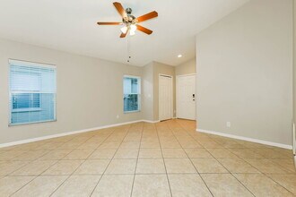 7554 Oxford Garden Cir in Apollo Beach, FL - Building Photo - Building Photo