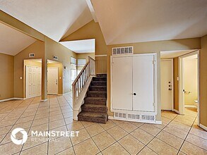 2425 Sutton Dr in Arlington, TX - Foto de edificio - Building Photo