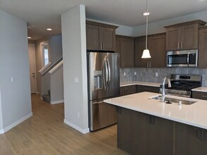 8733 S 1st St in Ridgefield, WA - Foto de edificio - Building Photo