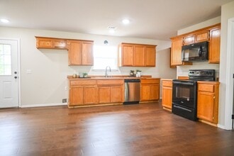 1002 Tate St in Clarksville, AR - Building Photo - Building Photo