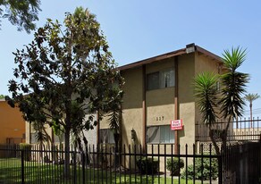 117 E Wakefield Ave in Anaheim, CA - Building Photo