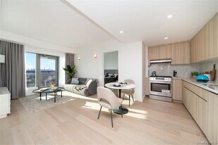 33-71-71 Prince St in Queens, NY - Building Photo