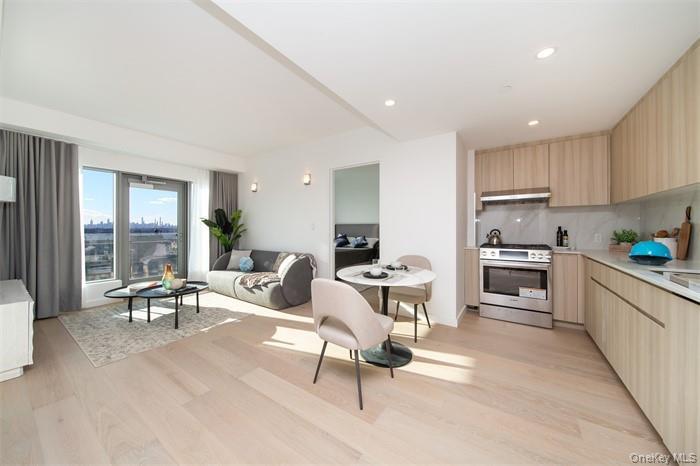 33-71-71 Prince St in Queens, NY - Building Photo