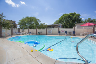 Countyshire Apartments in Lincoln, NE - Foto de edificio - Building Photo