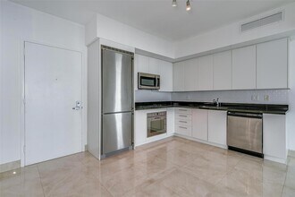 92 SW 3rd St, Unit 2712 in Miami, FL - Building Photo - Building Photo
