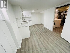 71 Shangarry Dr in Toronto, ON - Building Photo - Building Photo