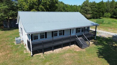 1042 Murray-Kittrell Rd in Readyville, TN - Building Photo - Building Photo