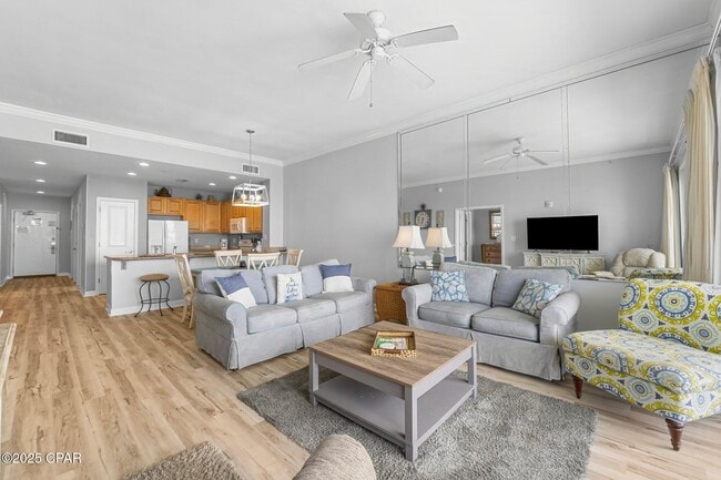10713 Front Beach Rd in Panama City Beach, FL - Foto de edificio - Building Photo