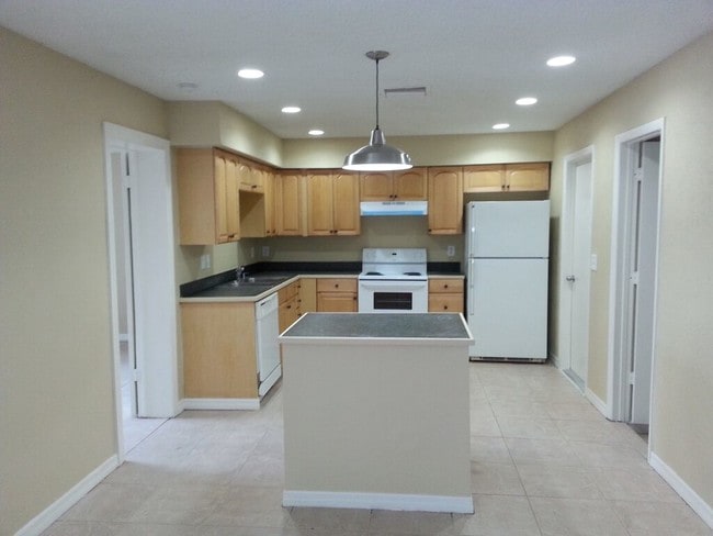 7030 Carmel Ave in New Port Richey, FL - Building Photo - Building Photo