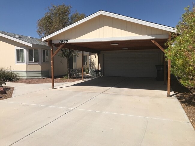 1069 Baseline Rd in Bullhead City, AZ - Building Photo - Building Photo