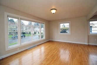 1814 NE Bryant St in Portland, OR - Building Photo - Building Photo