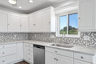 235 Avenida Lobeiro in San Clemente, CA - Foto de edificio - Building Photo