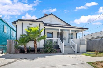 2107 54th St in Galveston, TX - Foto de edificio - Building Photo