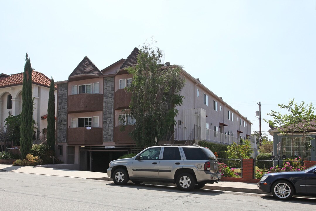 310 E Elmwood Ave in Burbank, CA - Building Photo