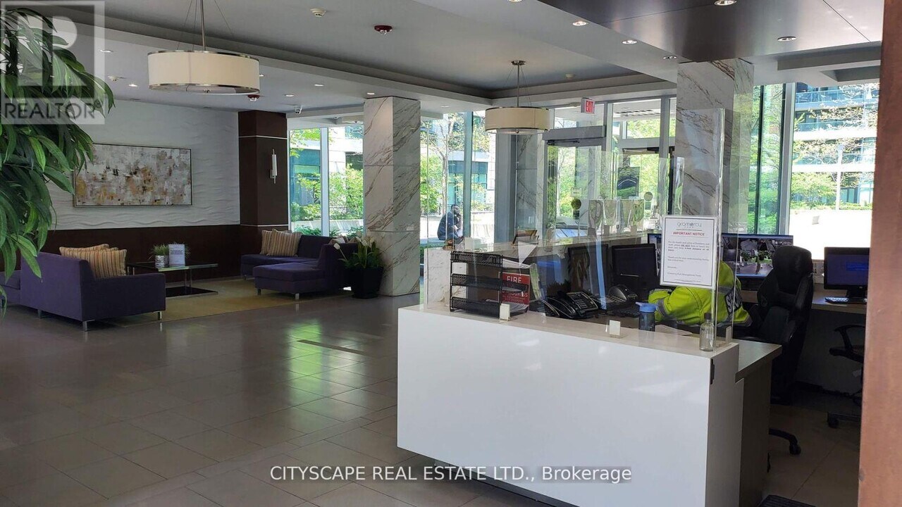 525 Wilson Ave in Toronto, ON - Building Photo