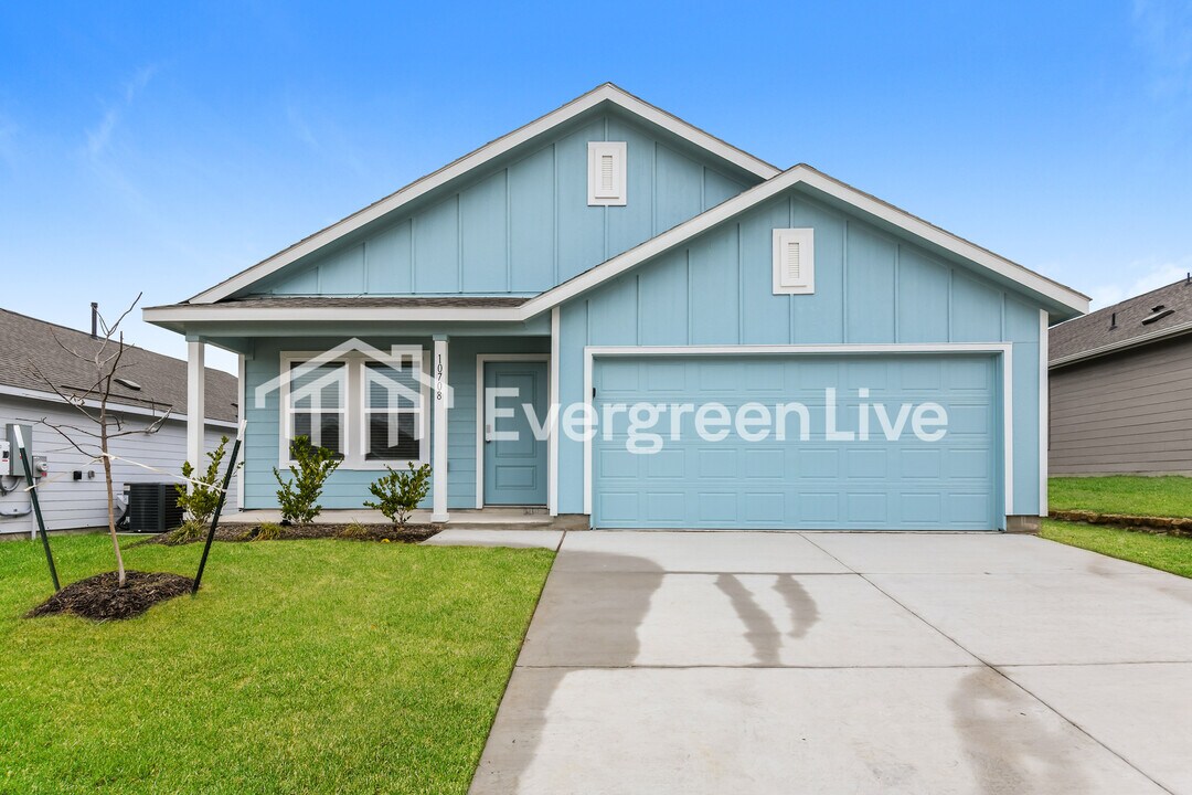 10708 Dusty Rnch Rd in Fort Worth, TX - Building Photo