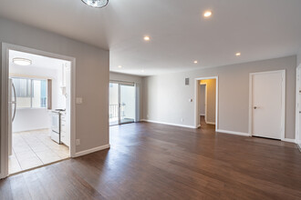 TARZANA 6170 in Reseda, CA - Foto de edificio - Interior Photo