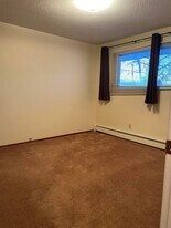 1223 Gough Rd in Carstairs, AB - Building Photo