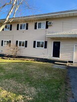 40 Country Ln in Lake Katrine, NY - Building Photo