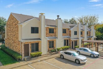 Highland Oaks in Duncanville, TX - Foto de edificio - Building Photo