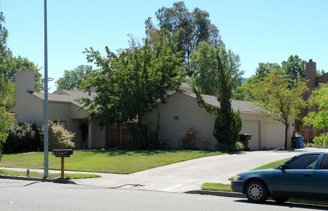 2988 Tachevah Dr in Santa Rosa, CA - Building Photo