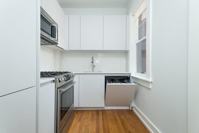 16 Forest St, Unit 02 in Cambridge, MA - Building Photo - Building Photo