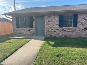 5454 Folsom Dr, Unit 1 in Beaumont, TX - Foto de edificio - Building Photo