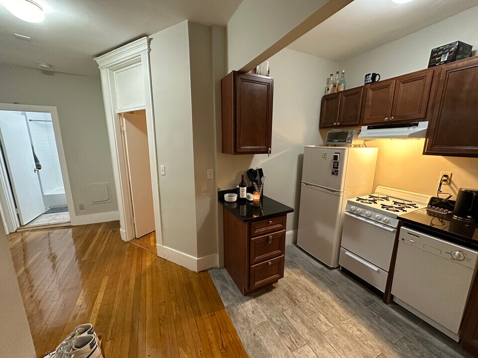 39 Hemenway St, Unit 14 in Boston, MA - Building Photo