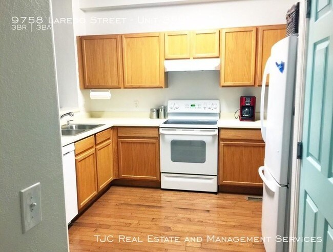 9758 Laredo St in Commerce City, CO - Foto de edificio - Building Photo